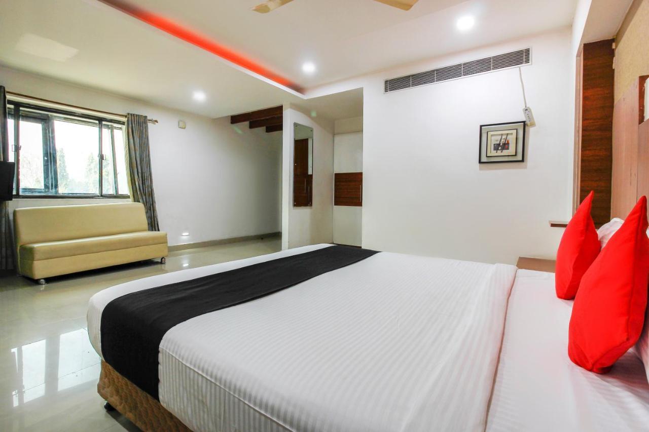 Capital O 66968 Haveli The Landmark Hotel Варангал Екстериор снимка