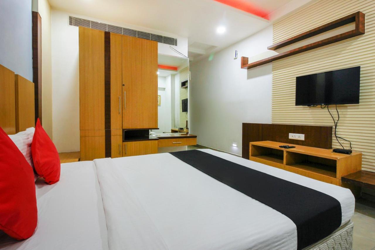 Capital O 66968 Haveli The Landmark Hotel Варангал Екстериор снимка